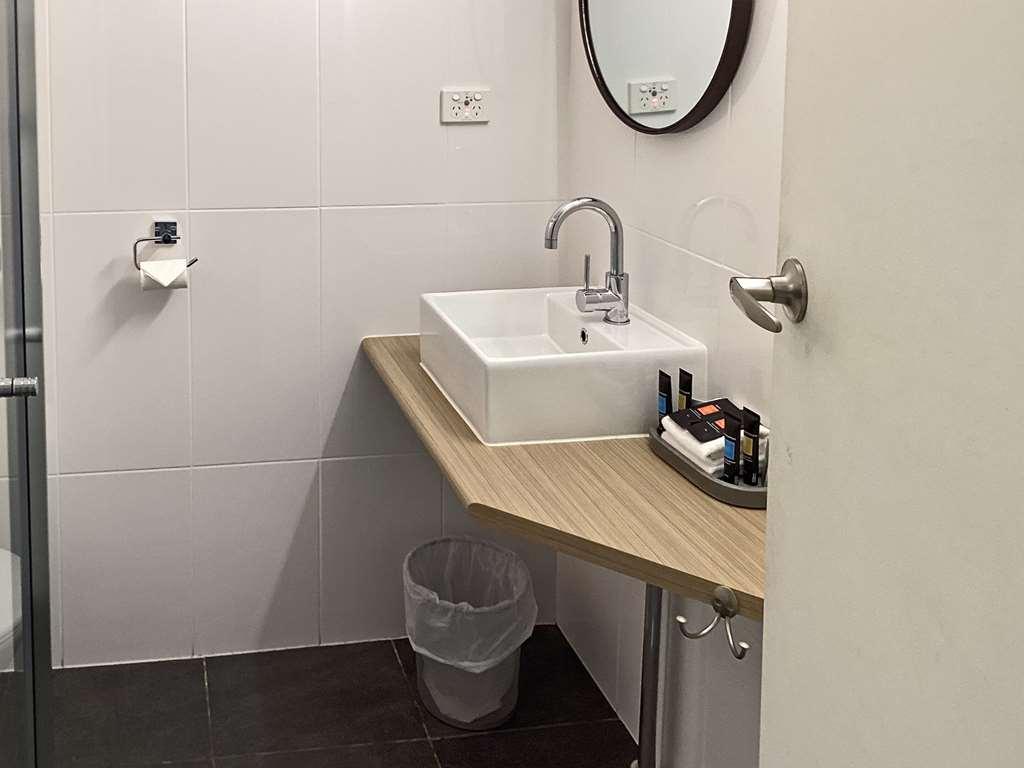 Commodore Motor Inn Albury Room photo