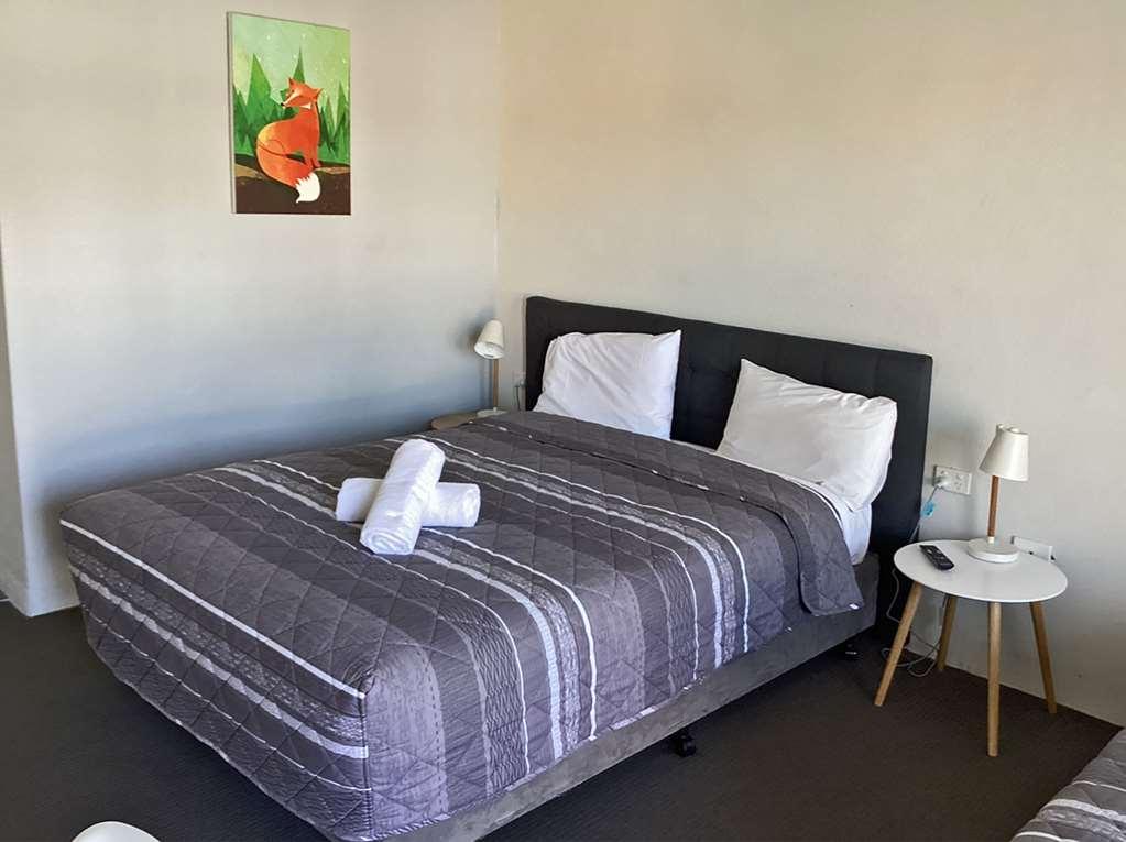 Commodore Motor Inn Albury Room photo