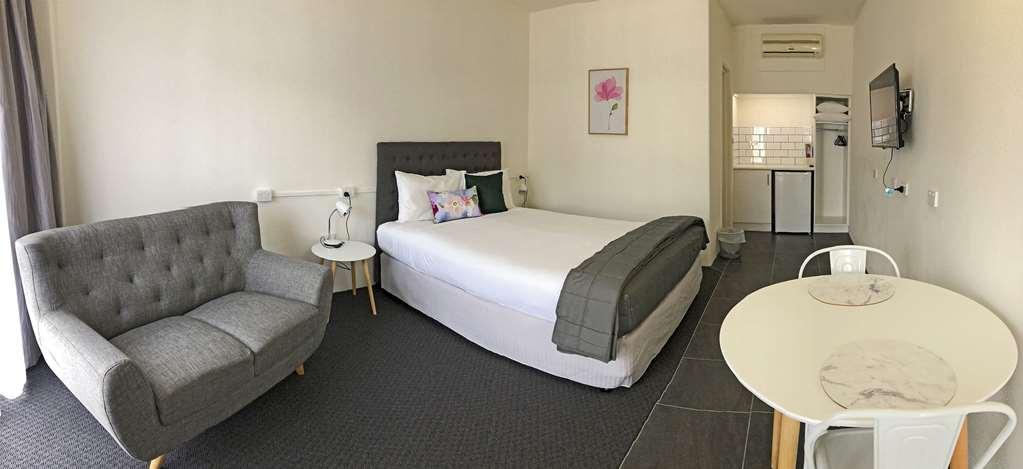 Commodore Motor Inn Albury Room photo