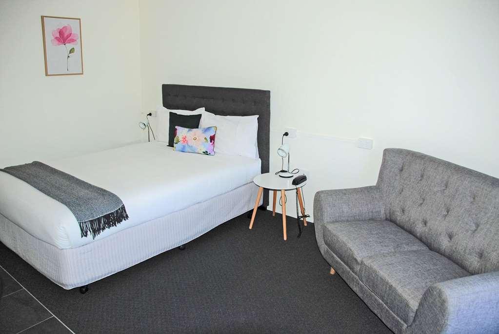 Commodore Motor Inn Albury Room photo