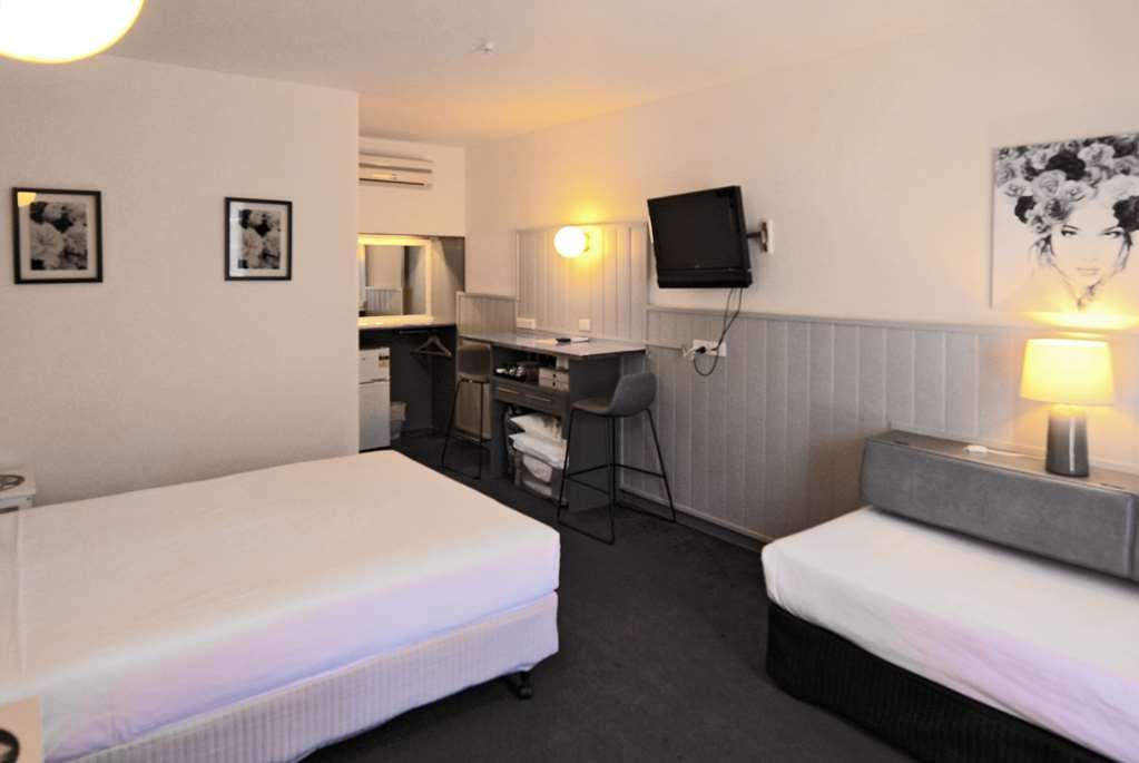 Commodore Motor Inn Albury Room photo