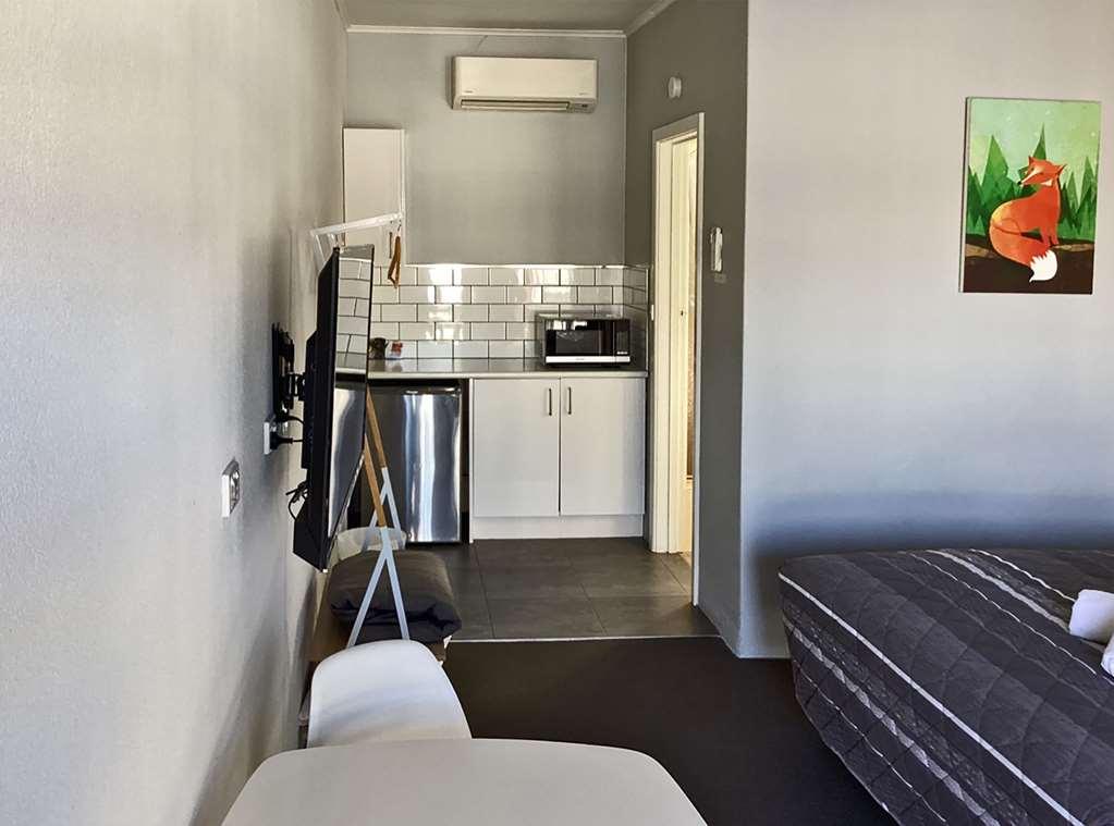 Commodore Motor Inn Albury Room photo