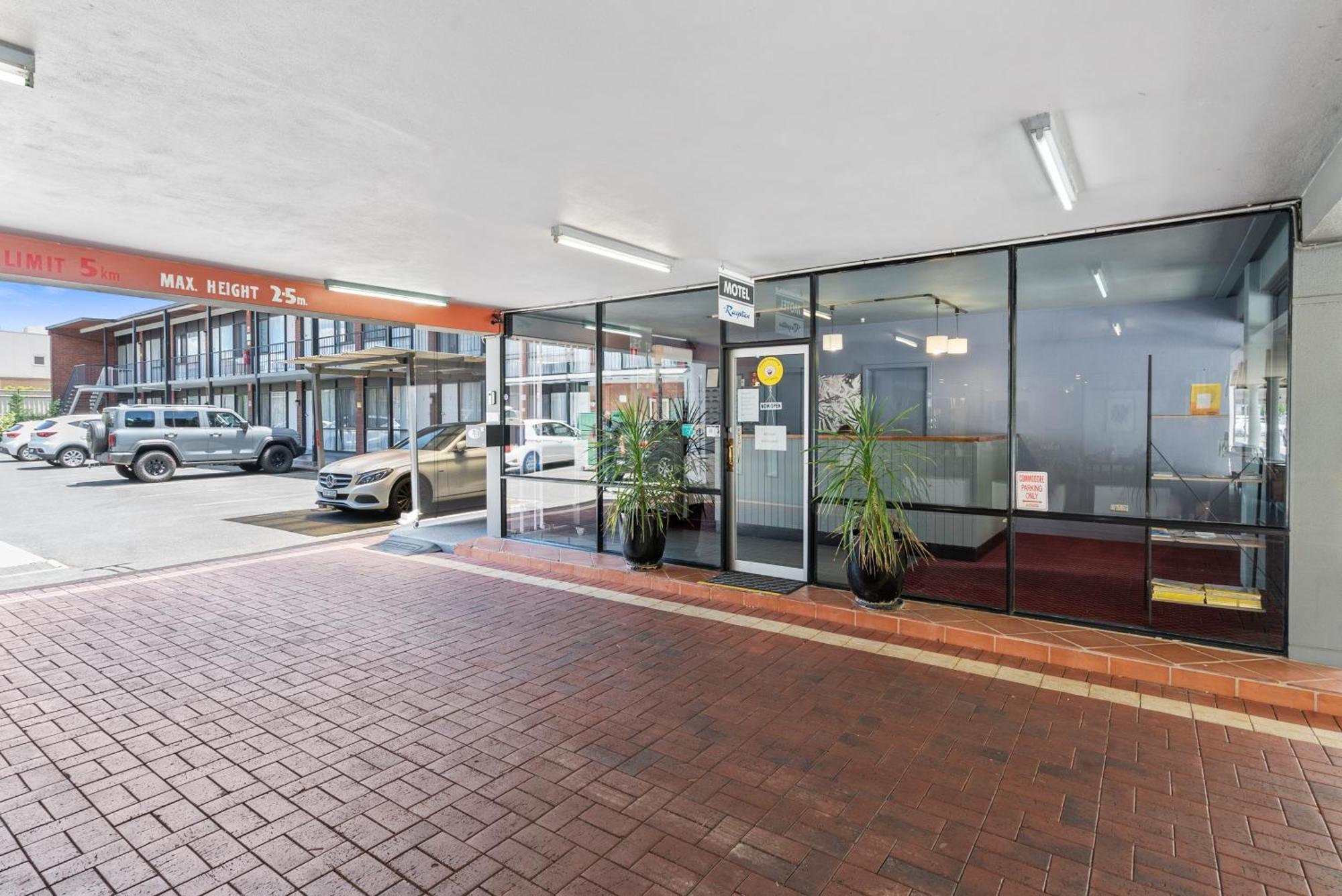 Commodore Motor Inn Albury Exterior photo