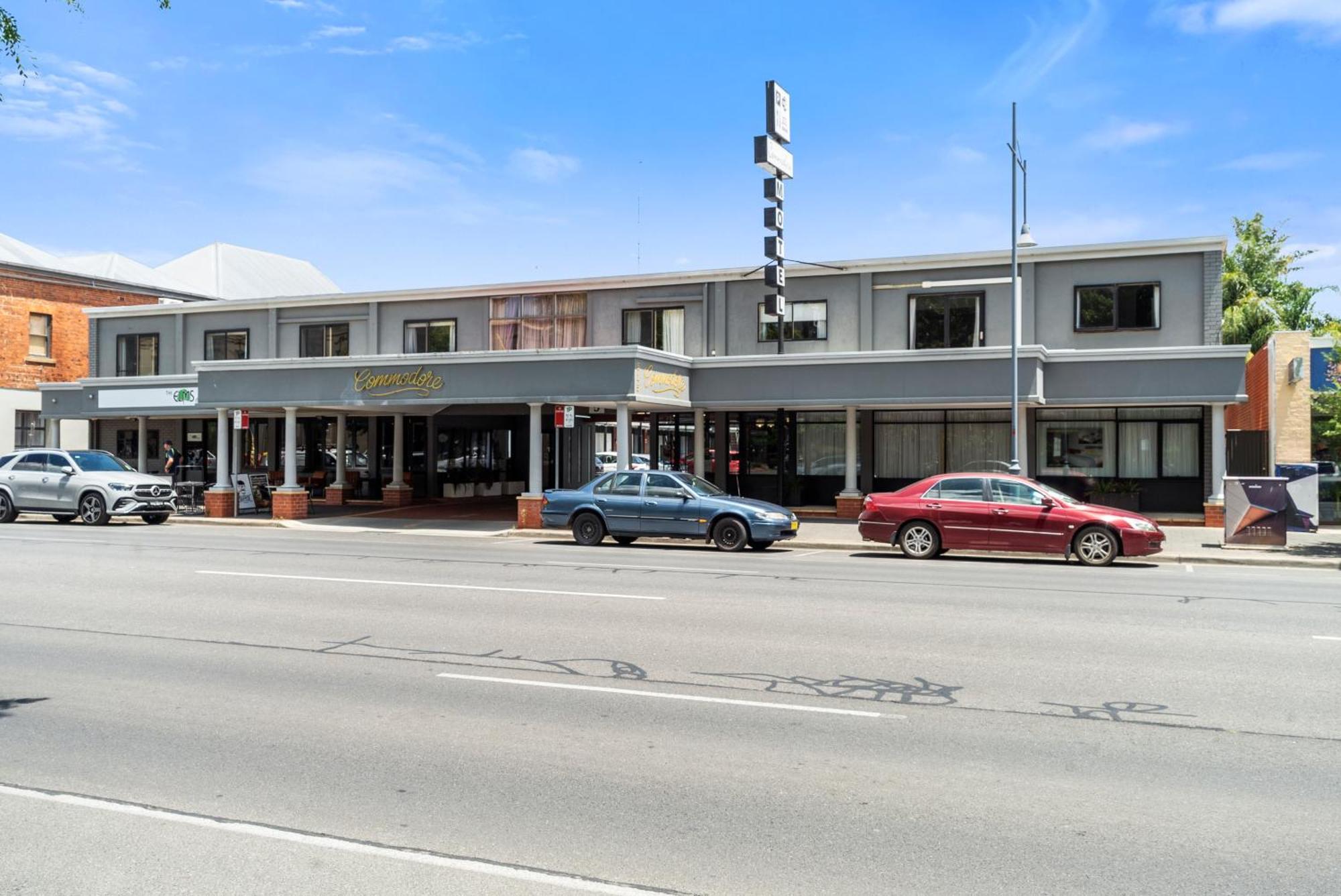 Commodore Motor Inn Albury Exterior photo