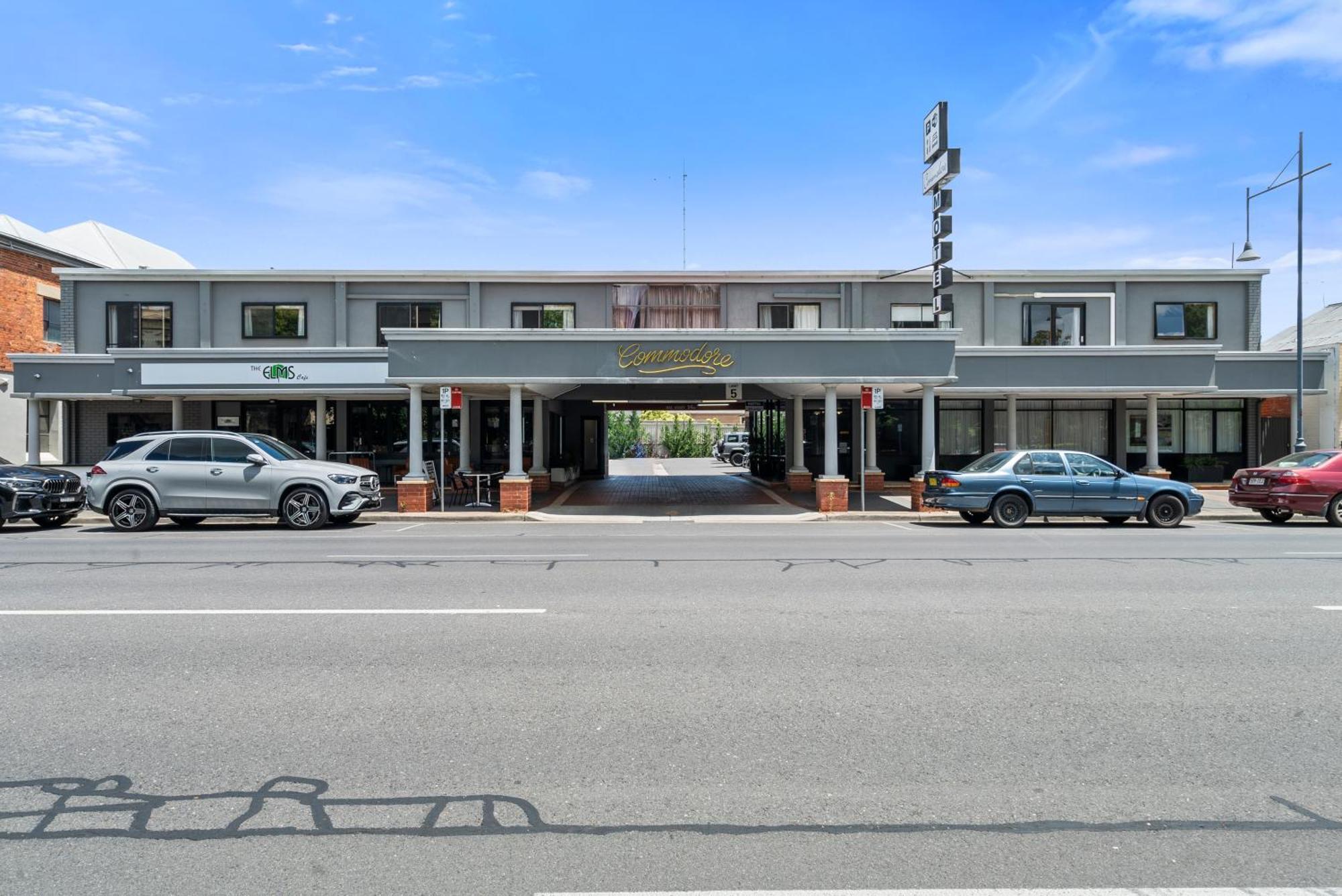 Commodore Motor Inn Albury Exterior photo