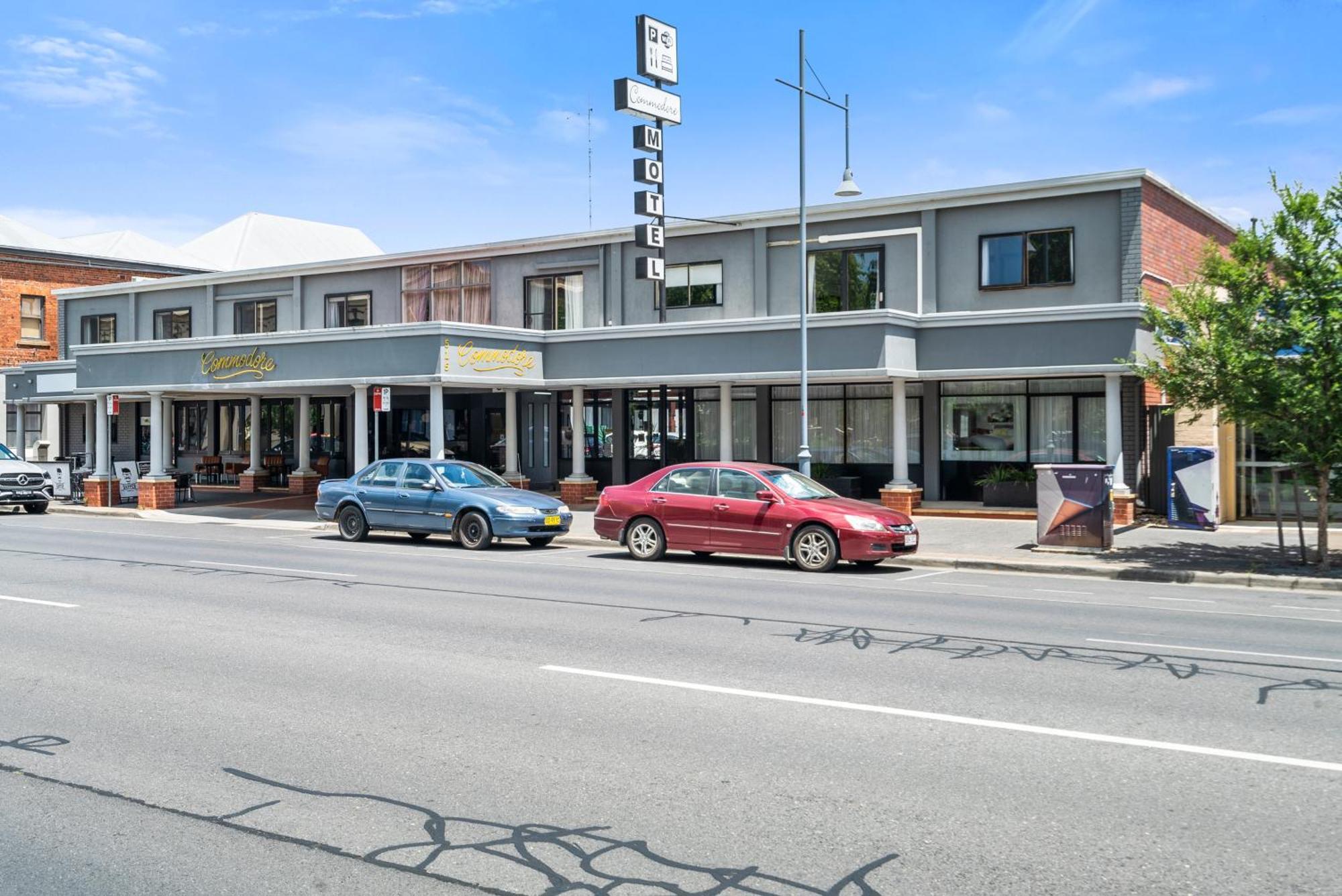 Commodore Motor Inn Albury Exterior photo