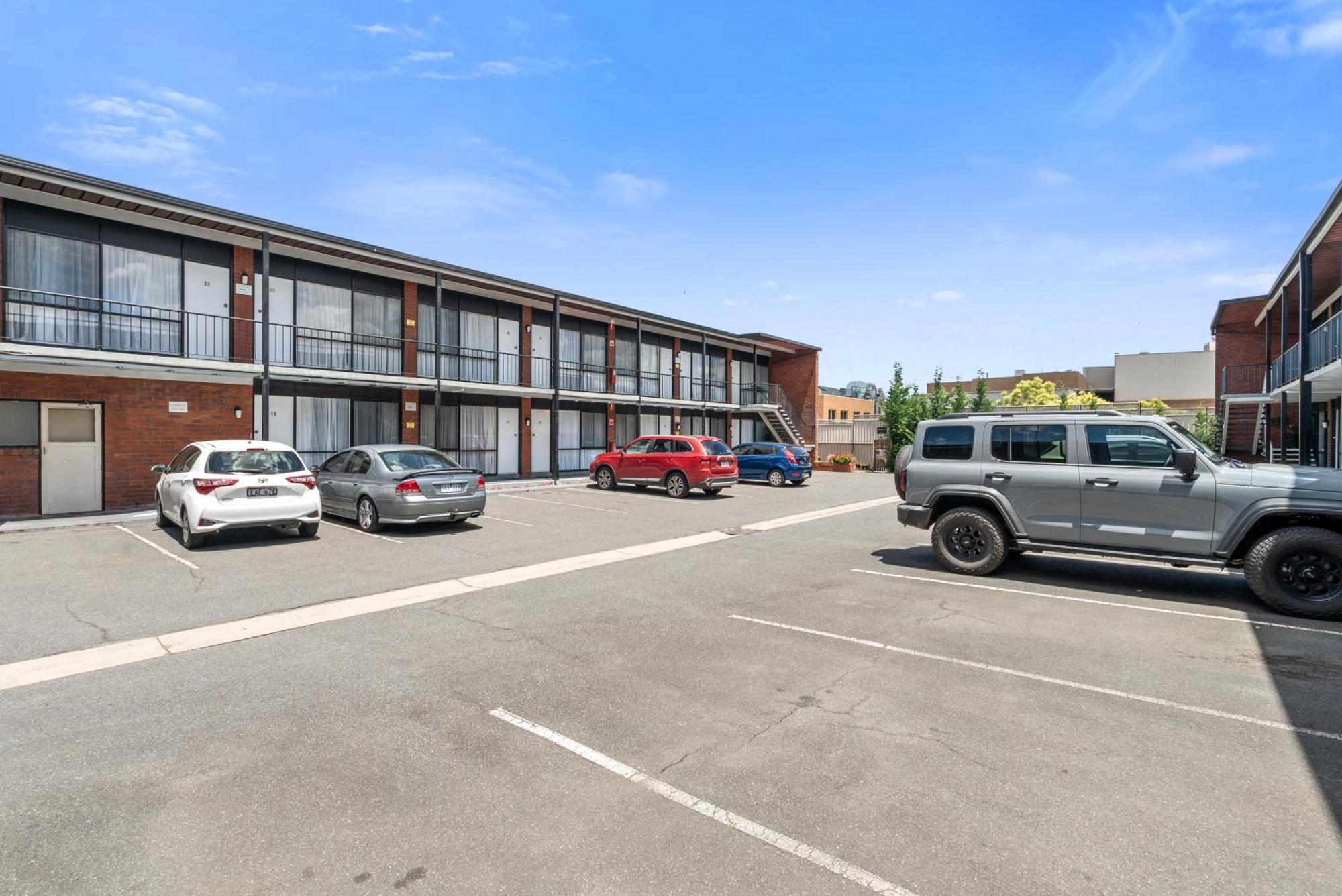Commodore Motor Inn Albury Exterior photo